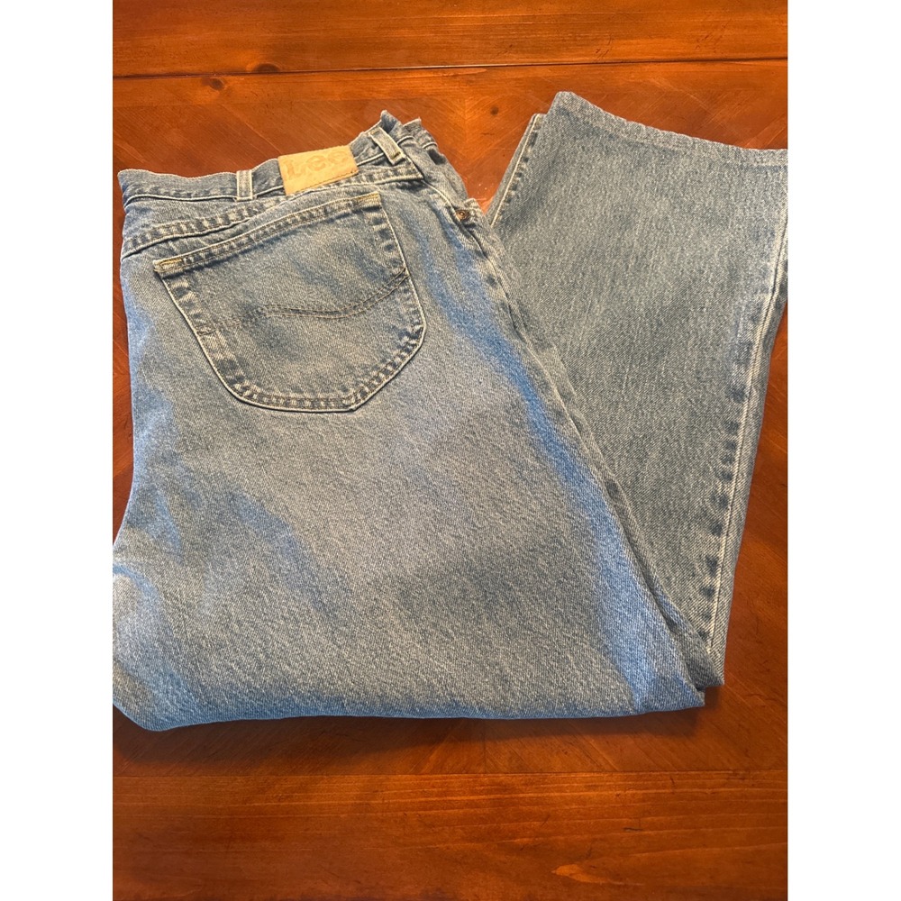 Lee Jeans Men's 42x30 Light Blue Excellent Straight Leg Relaxed Fit Denim